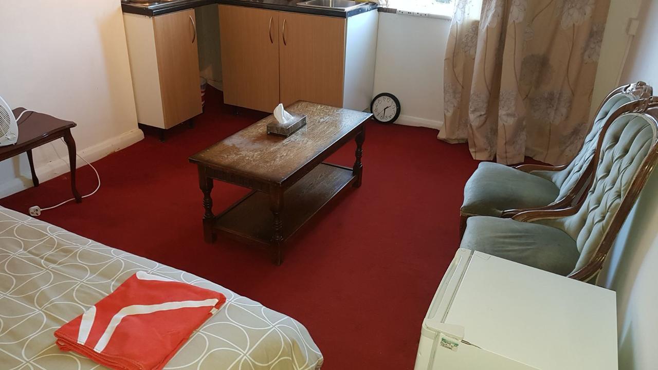 Hatfield Suites Екстериор снимка
